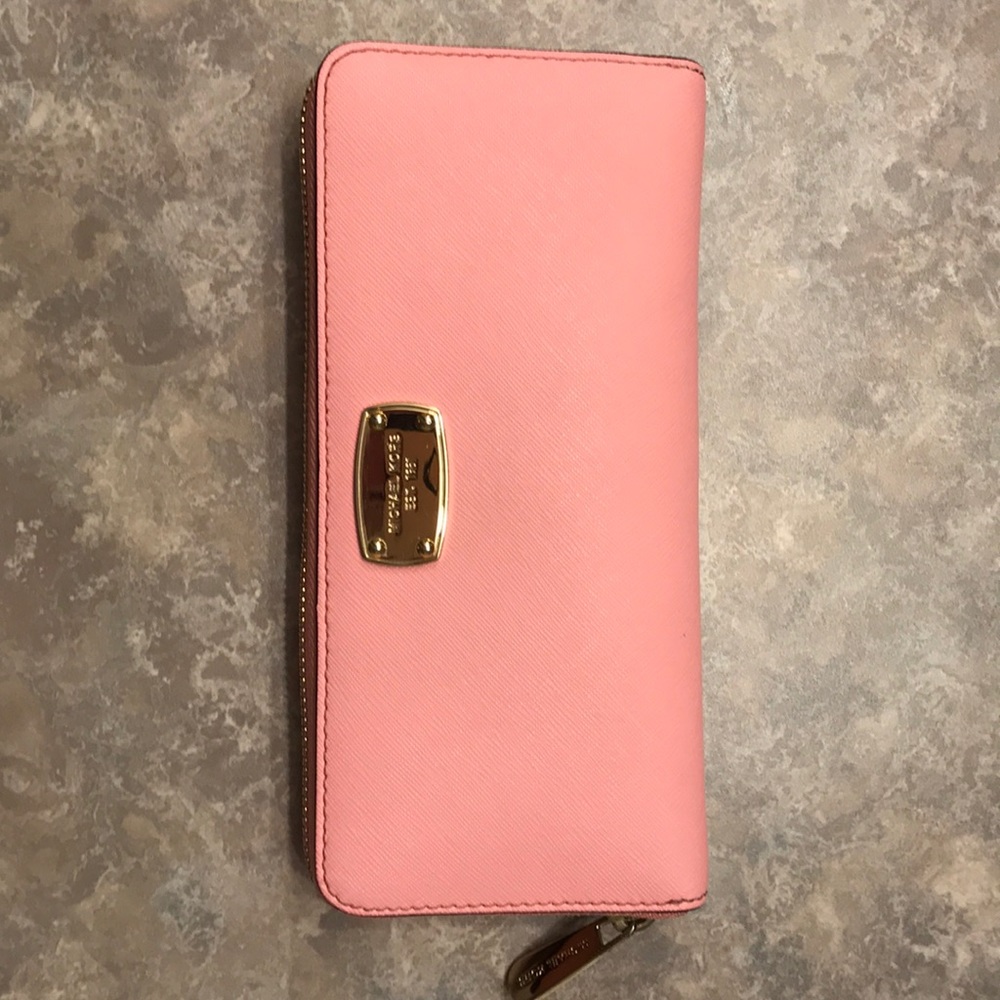 Authentic Michael Kors Zippy wallet